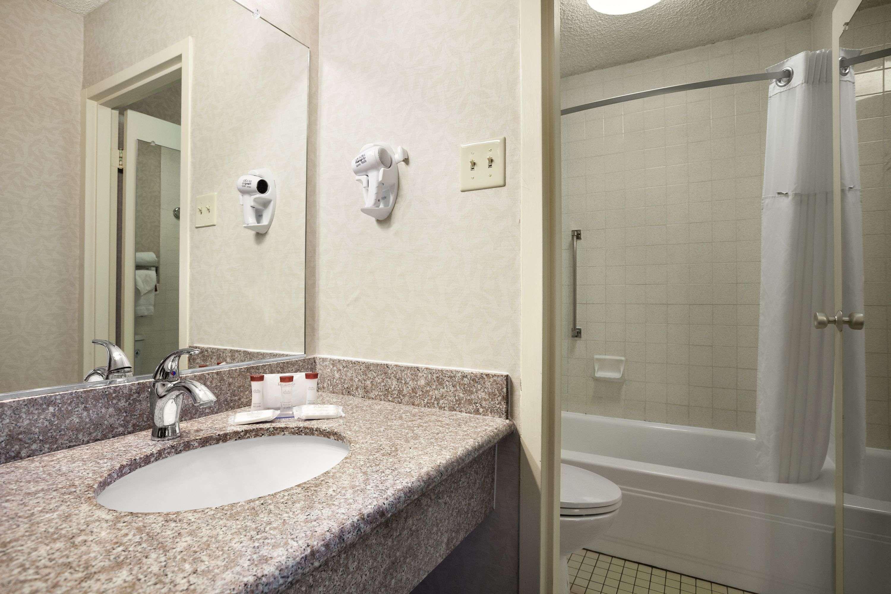 รามาดา บาย วินด์แฮม ซันนีเวล ซิลิคอนแวลเลย์ Motel ภายนอก รูปภาพ